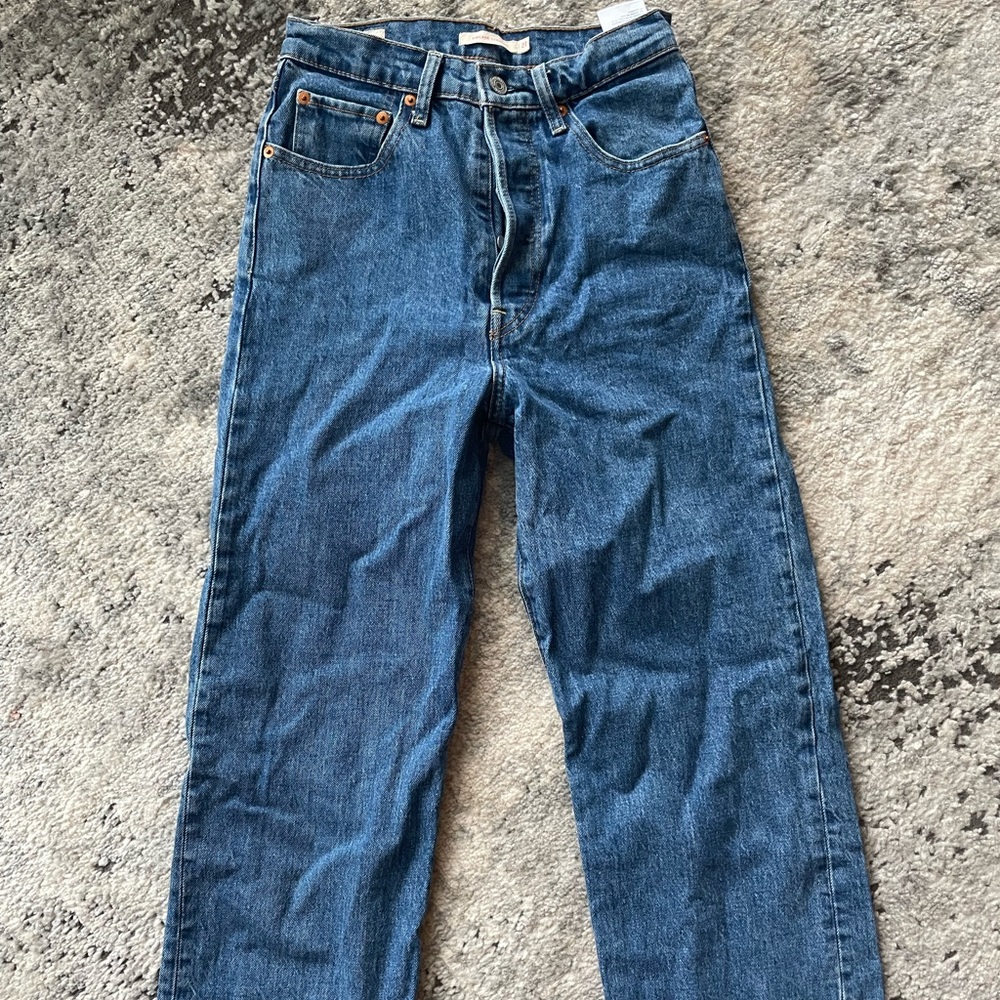 Women’s Levi ribcage straight size 27